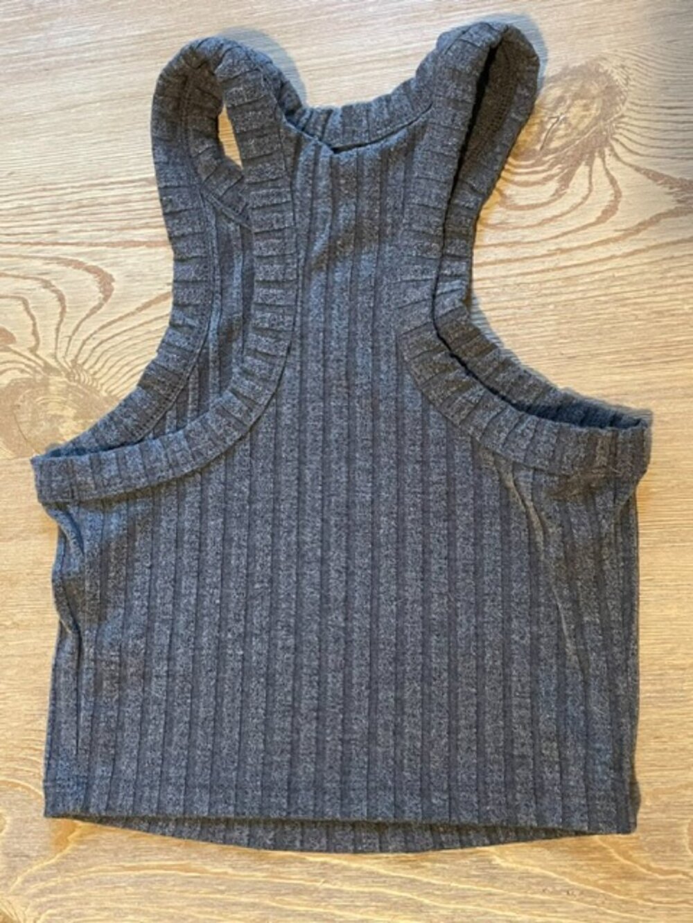 Express Crop Tank - Picture 2 of 3